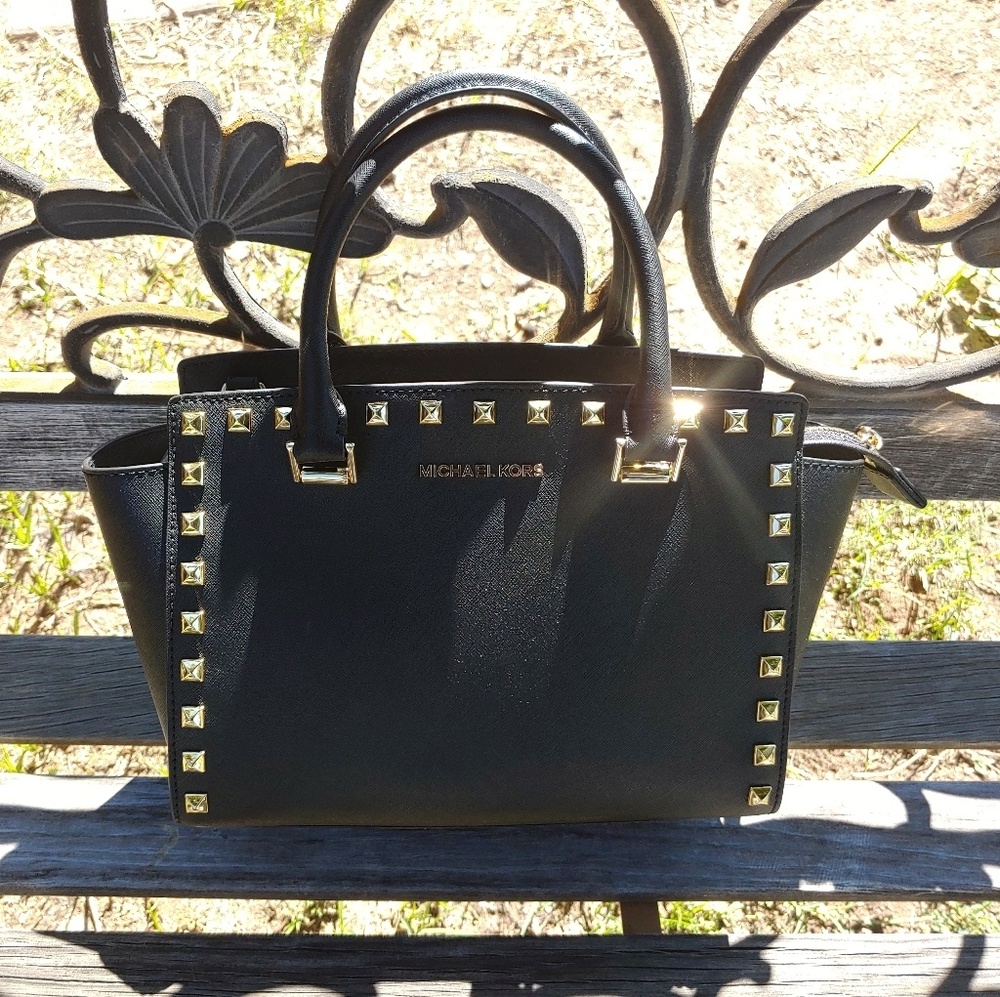 *****MICHAEL KORS SELMA BLACK STUDDED BAG*…